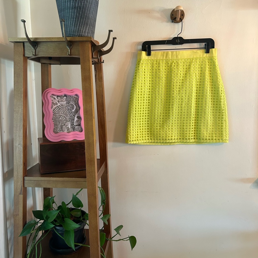 LOFT Petites 8P Lime Eyelet Skirt